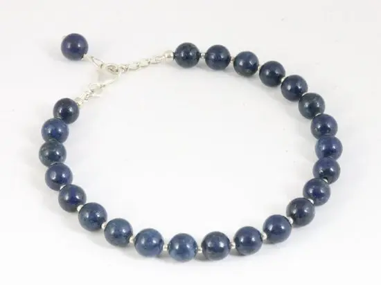 Armband van lapis lazuli en zilveren kralen