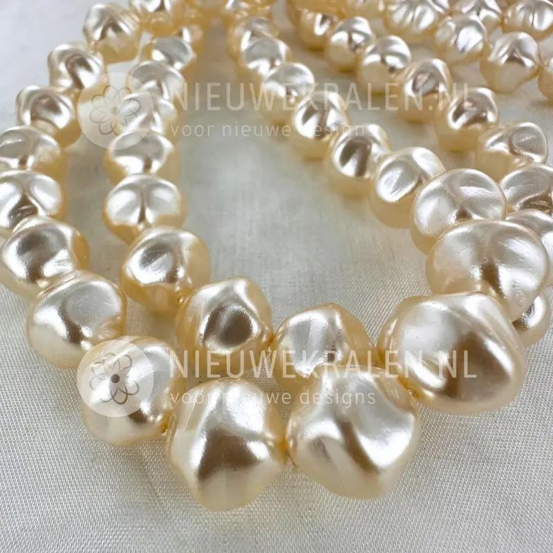Barok glasparels 12 mm Light Cream - per streng (45 stuks)