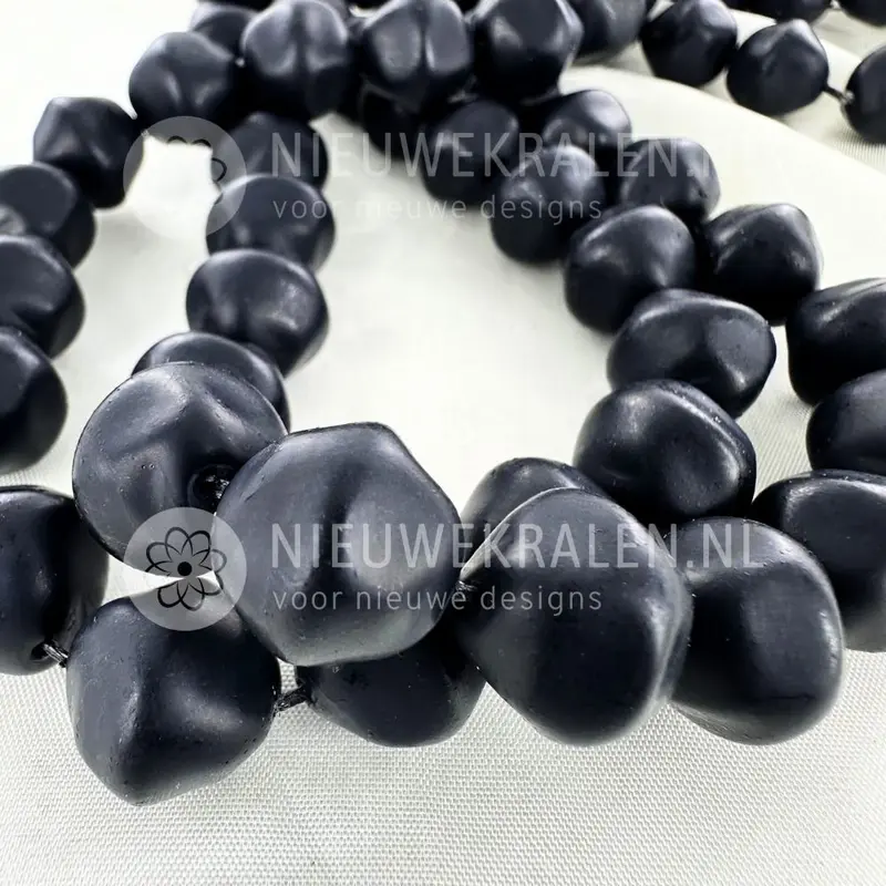 Barok glasparels 14 mm Black - per streng (40 stuks)