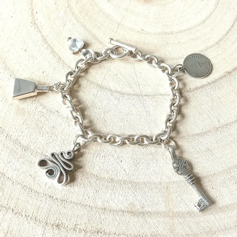 Bedelarmband met 5 zilveren bedels