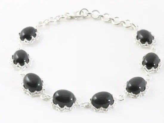 Bewerkte zilveren armband met onyx