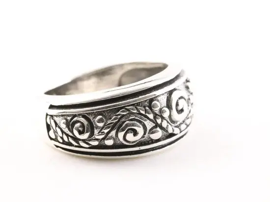 Fijn bewerkte zilveren ring