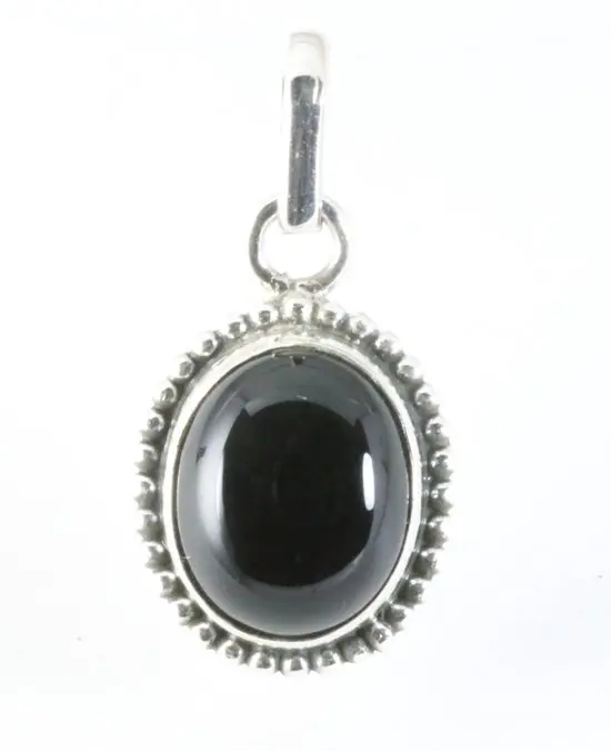 Fijne bewerkte ovale zilveren hanger met onyx