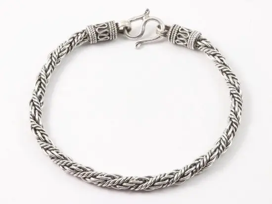 Gevlochten zilveren armband