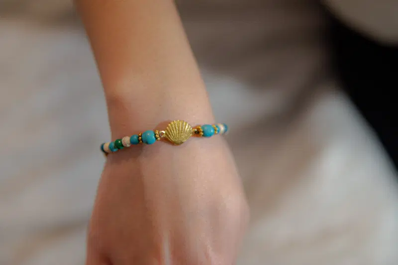Handmade macrame stone bracelet- deep ocean shell