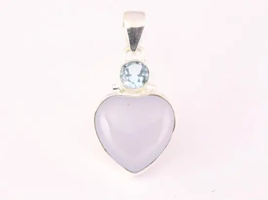 Hartvormige zilveren hanger met aqua chalcedoon en blauwe topaas