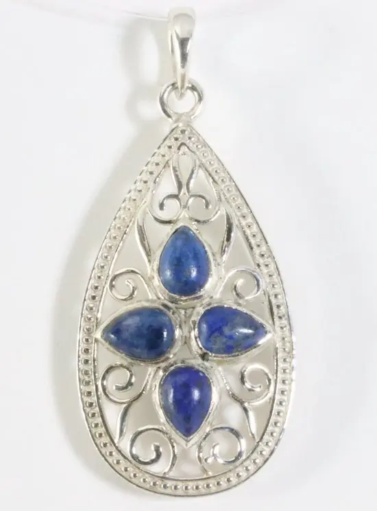 Langwerpige opengewerkte zilveren hanger met lapis lazuli