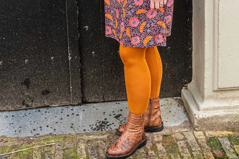 Legging donker oker - viscose stretch- draagcomfort en kleurplezier in één ontwerp