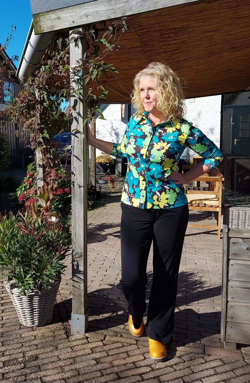 Lilou shirt - stretchstof - hibiscus groen