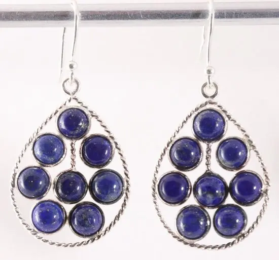 Opengewerkte zilveren oorbellen met lapis lazuli