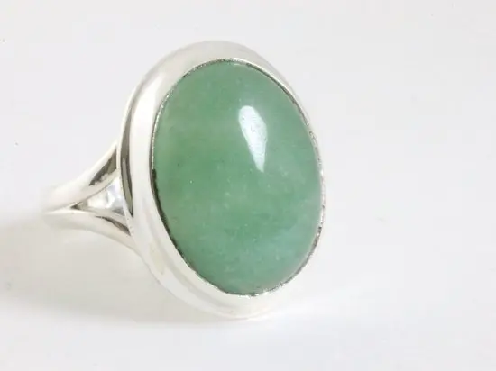 Ovale hoogglans zilveren ring met jade