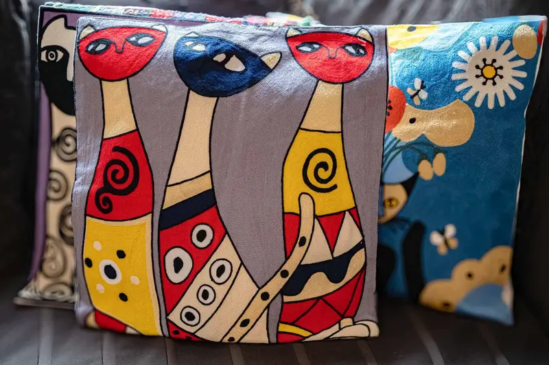 Pillow cover embroidery - cotton - cats on the roof