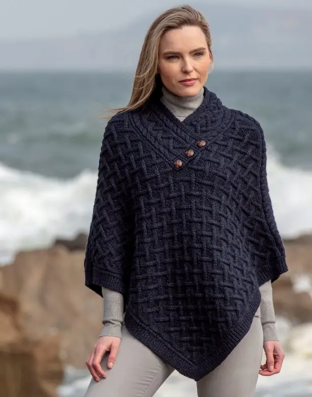 Poncho aran button