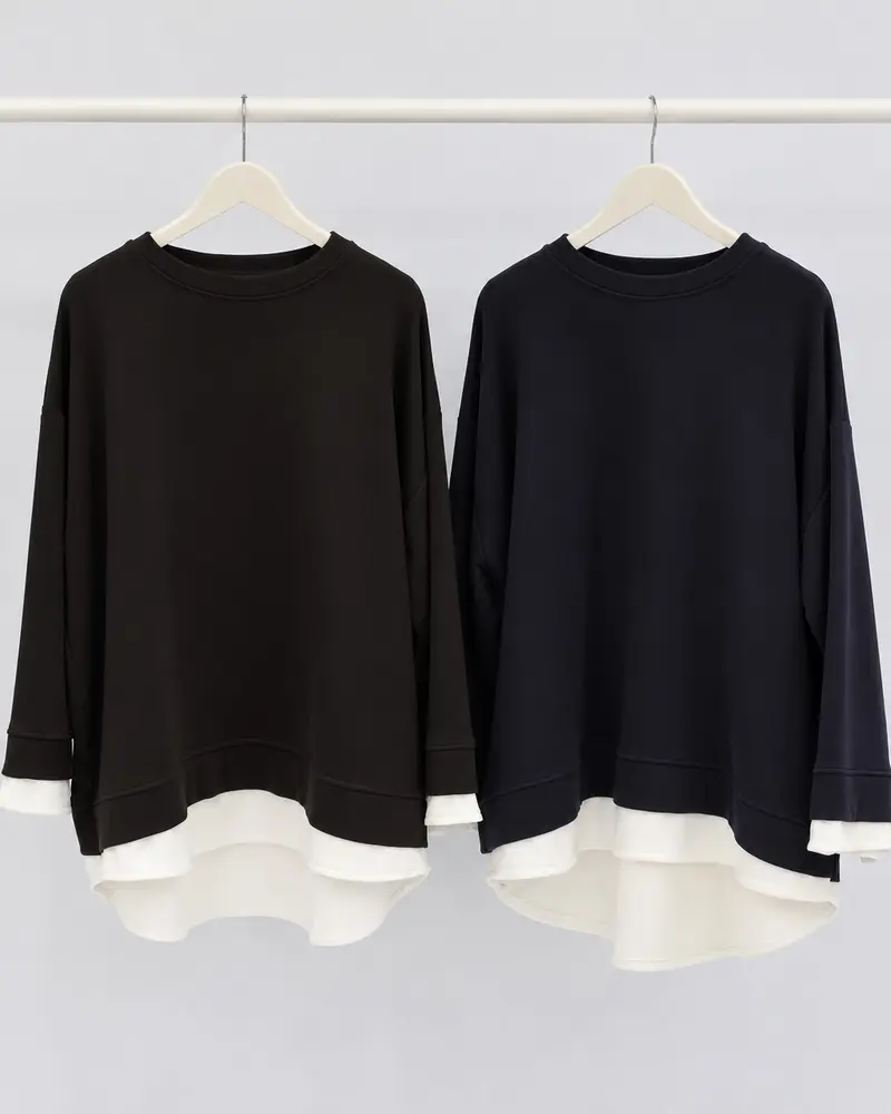 Pulls brun et marine à bas blanc
