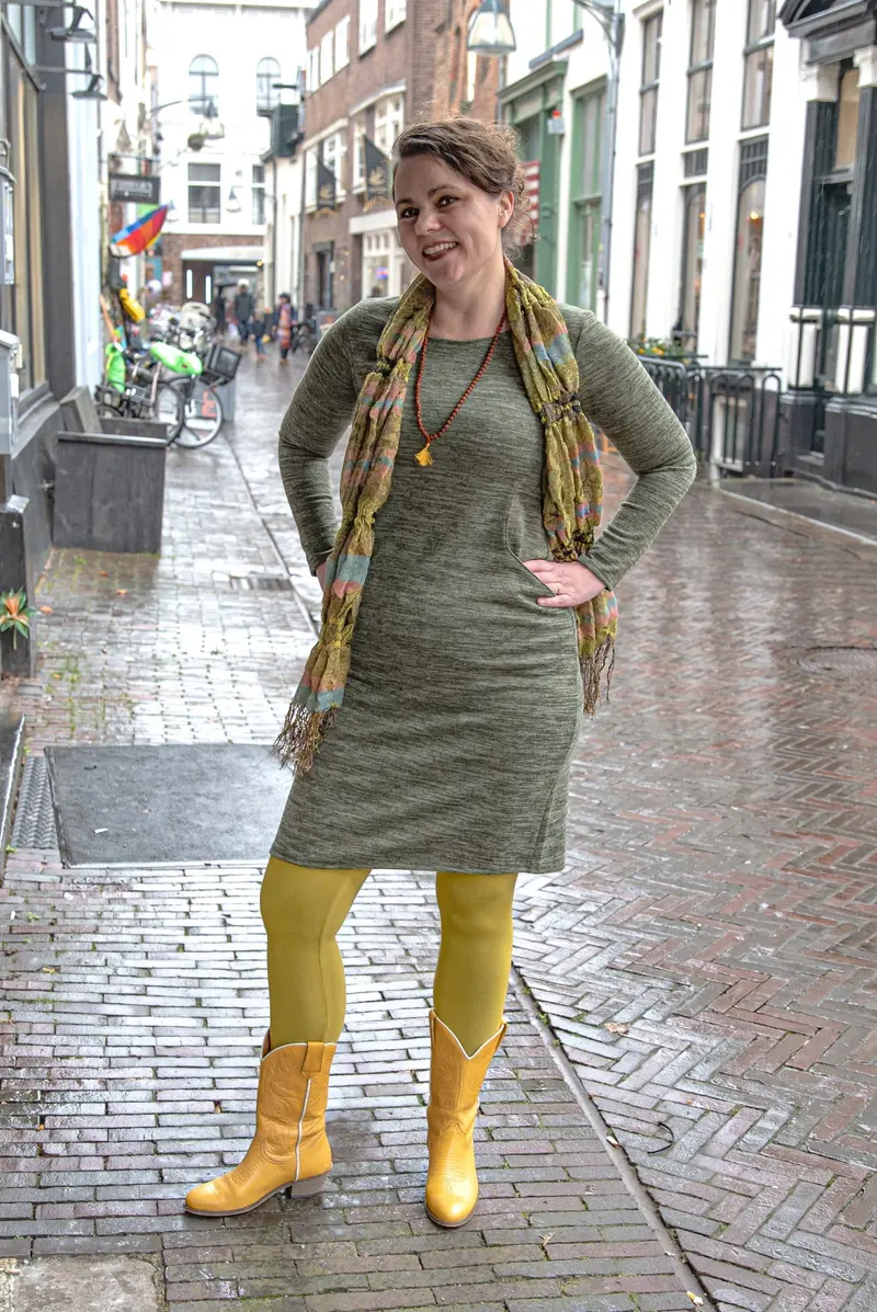Sporty dress - legergroen- tijdloze jurk