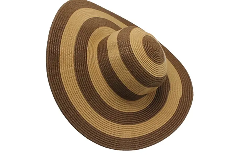 Strandhoed bruin-beige. Maat
