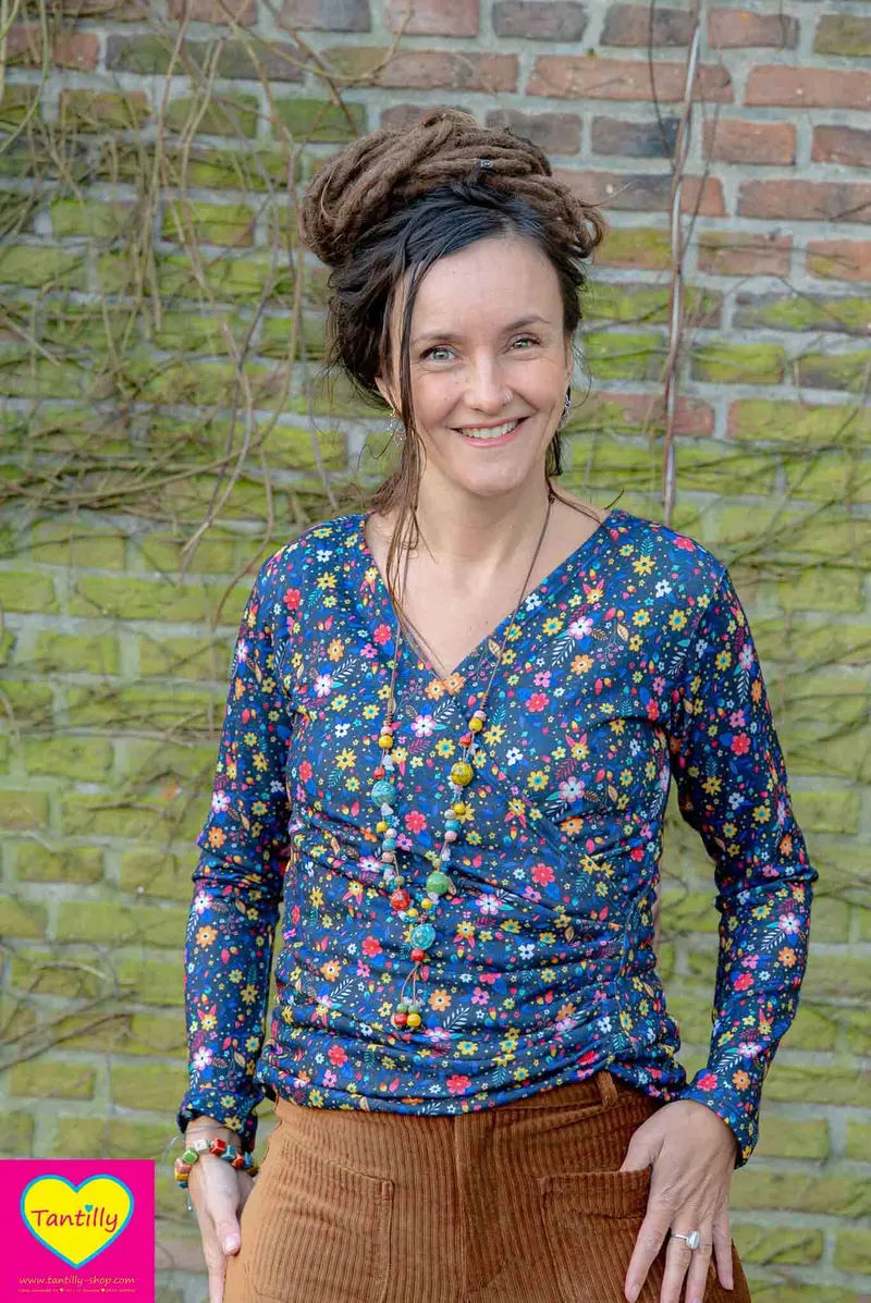Stretch Twisted wrap top- tantilly flowers