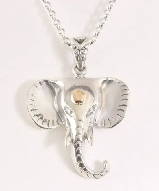 Traditionele zilveren olifant hanger met 18k gouden decoratie aan ketting
