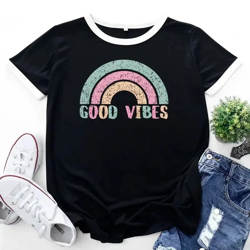 Valentina – Plus Size T-Shirt met Regenboog Patchwork en Korte Mouwen