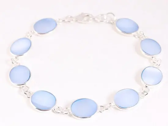Zilveren armband met lichtblauwe schelp