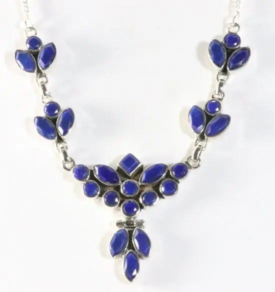 Zilveren collier met lapis lazuli stenen