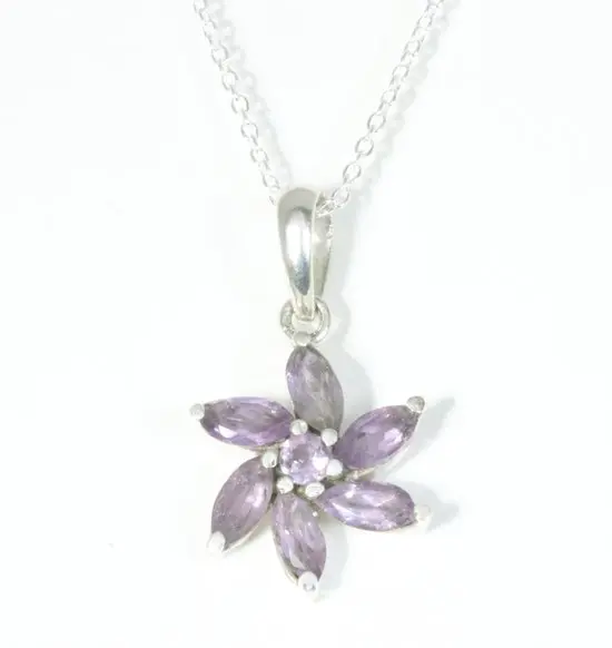 Zilveren hanger met amethist aan ketting