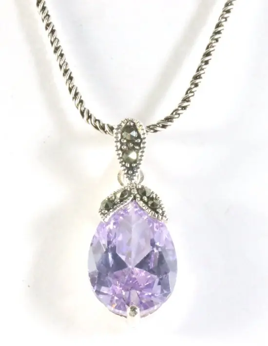 Zilveren hanger met amethist en marcasiet aan ketting