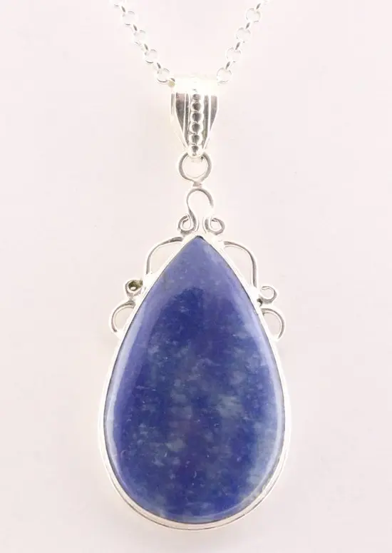 Zilveren hanger met blauwe palm kwarts aan jasseron ketting