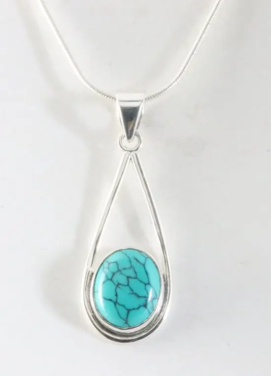 Zilveren hanger met turkoois aan ketting