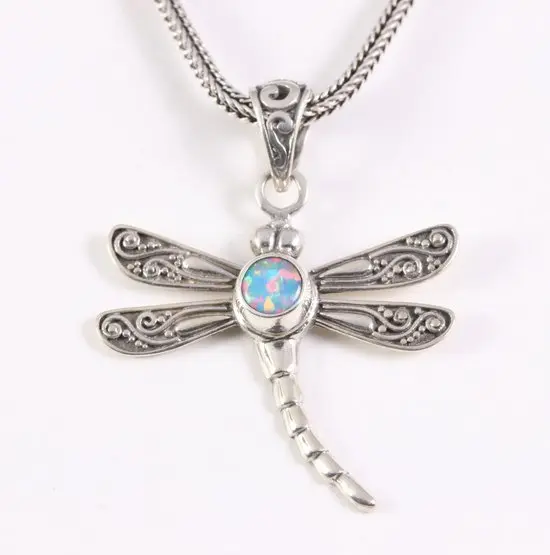 Zilveren libelle hanger met Australische opaal aan vossenstaart ketting