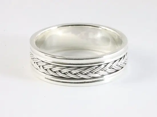 Zilveren ring met kabelpatroon