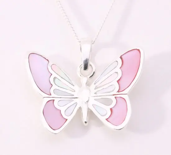 Zilveren vlinder hanger met roze en witte parelmoer aan ketting