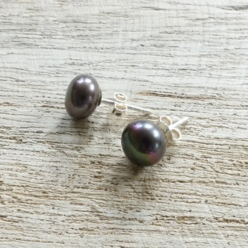 Zoetwaterparel knopjes zwart 10 mm zilver